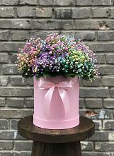 Цветочная композиция из Гипсофила и Розы в шляпной коробке в Умбе