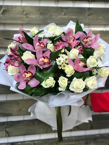 Букет цветов из: Розы и Хризантемы в Умбе