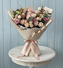 Букет цветов из:  Розы и Лизиантусы в Умбе