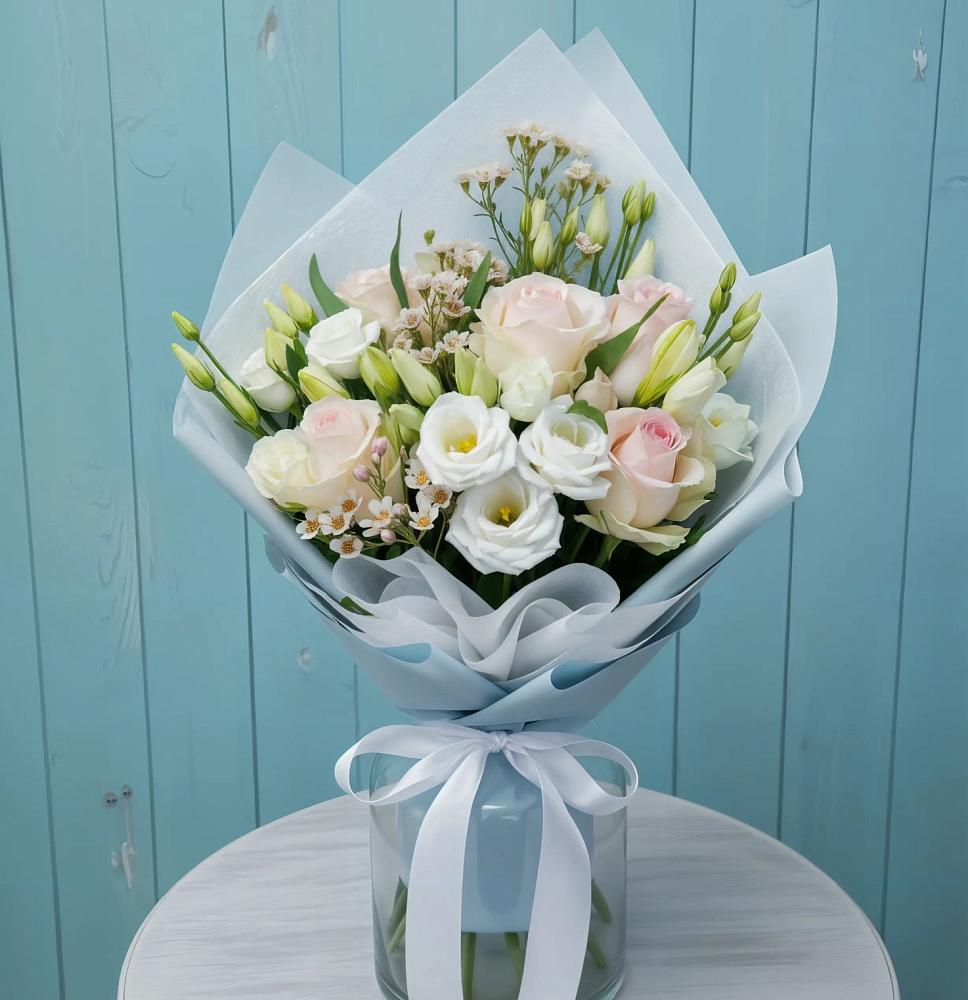 Букет цветов из: Розы и Лизиантусы в Умбе