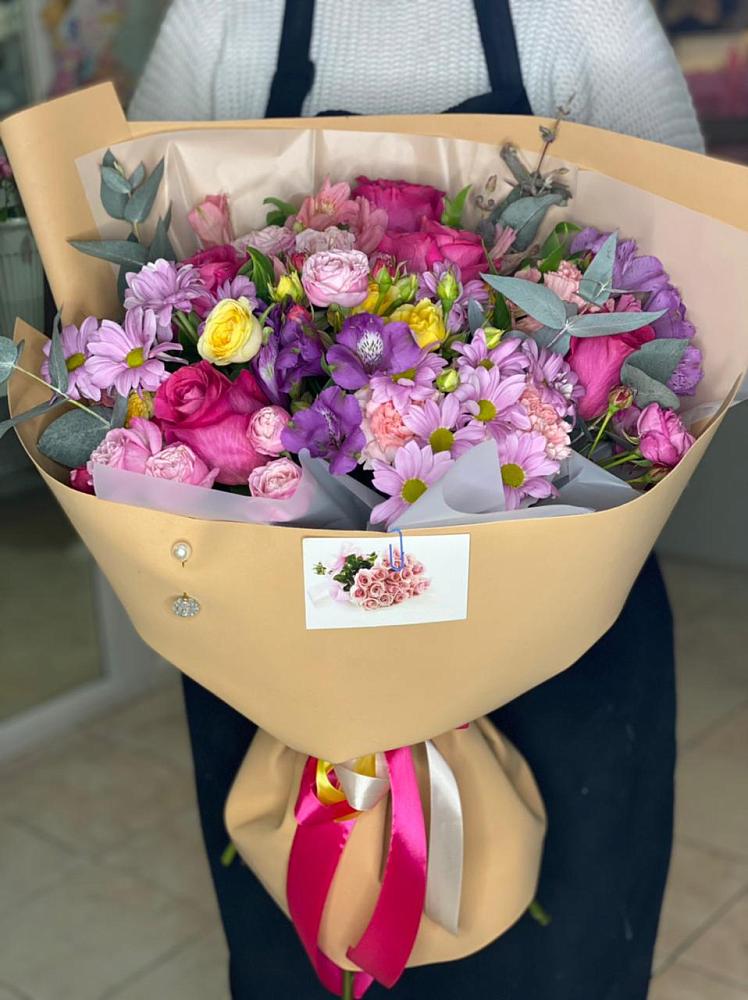 Букет цветов из: Хризантемы, Гвоздики и Альстромерии в Умбе