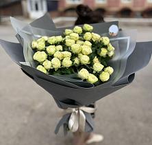 Букет Белые кустовые розы Солинеро в Умбе