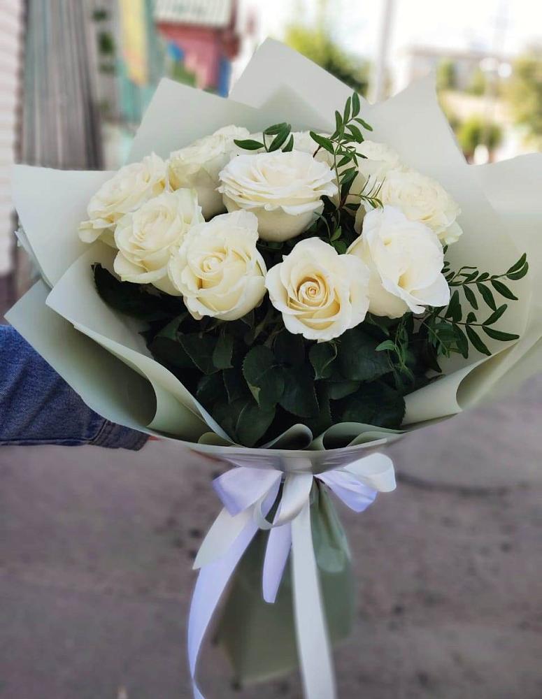 Букет Белые розы Проуд в Умбе