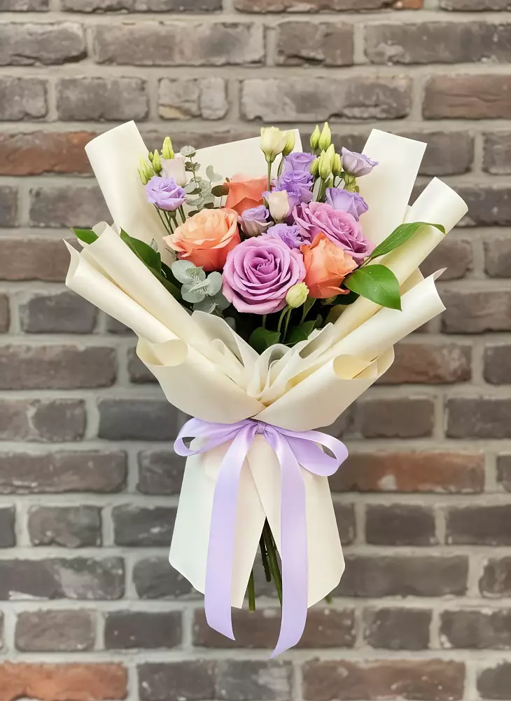 Букет цветов из: Лизиантусы и Розы в Умбе