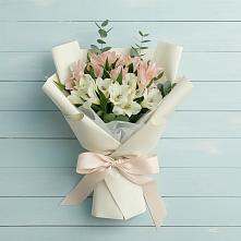 Букет цветов из:  Альстромерии в Умбе
