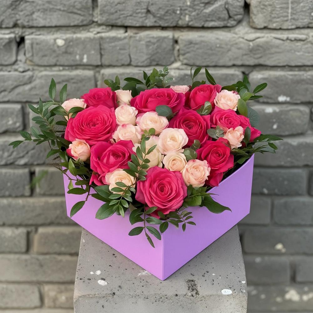 Цветочная композиция из Розы в коробке в Умбе