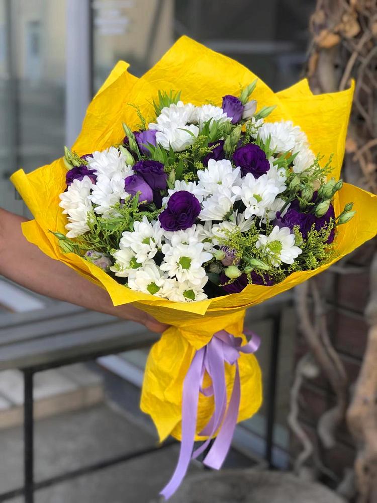 Букет цветов из: Ирисы, Хризантемы и Ромашки в Умбе