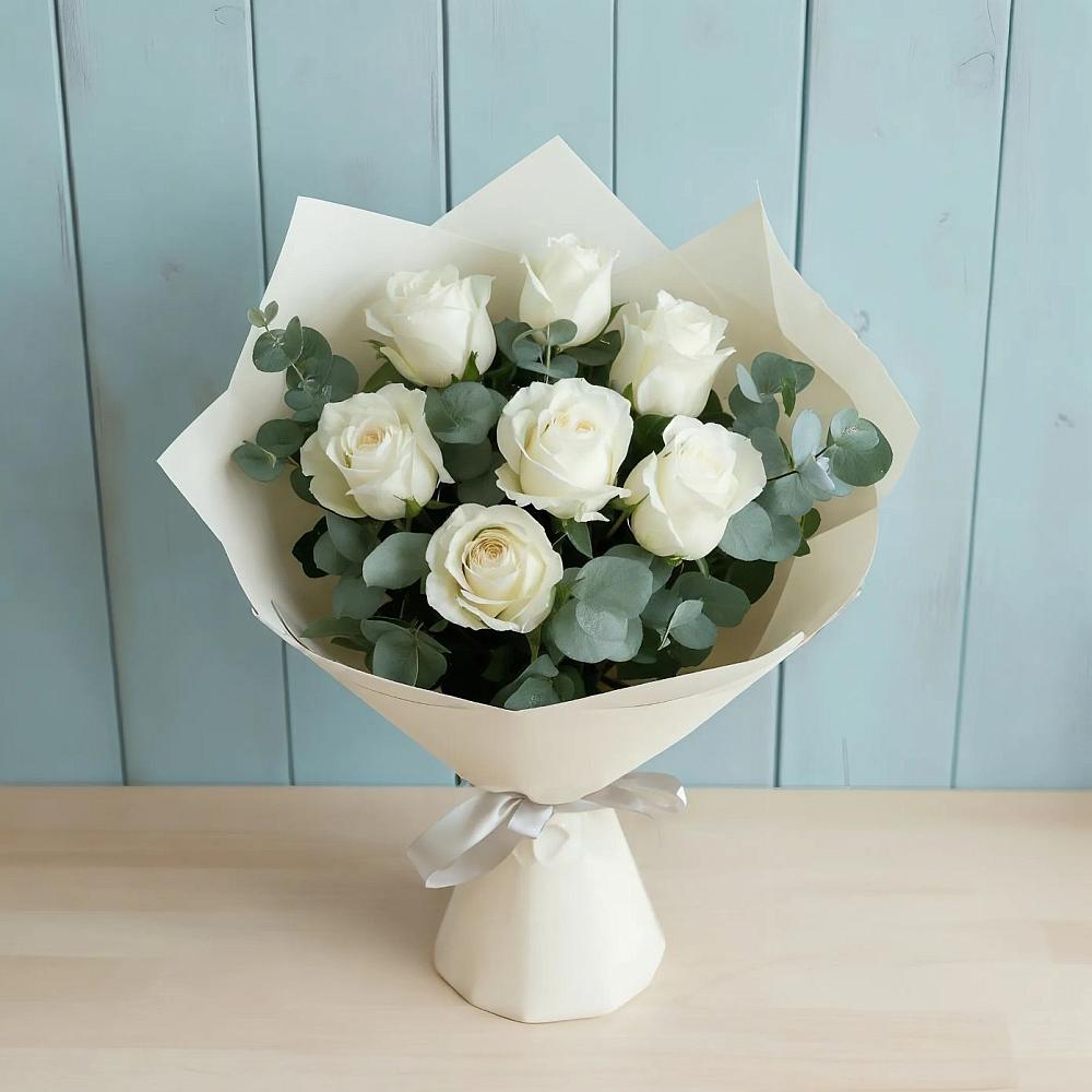Букет Белые розы в Эвкалипте в Умбе
