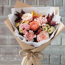 Букет цветов из:  Гвоздики, Хризантемы и Розы в Умбе