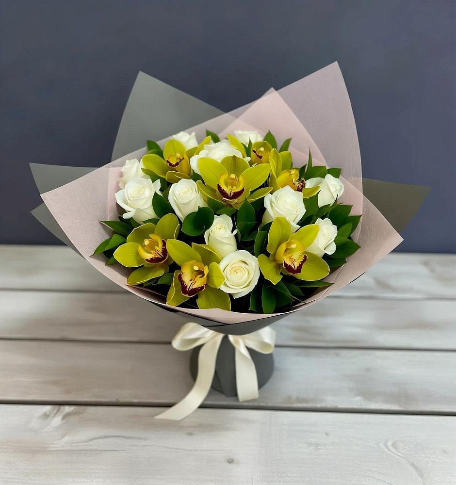 Букет цветов из: Орхидеи и Розы в Умбе