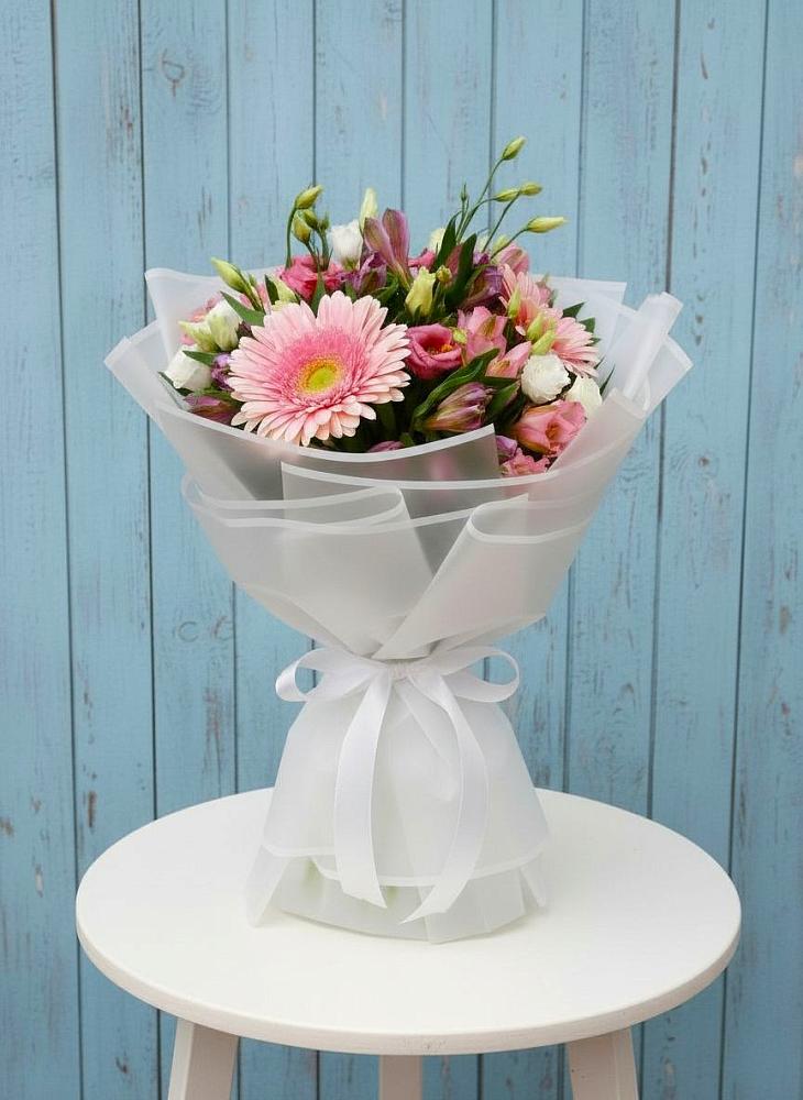 Букет цветов из: Герберы, Альстромерии и Лизиантусы в Умбе