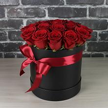 Цветочная композиция из Розы в шляпной коробке в Умбе