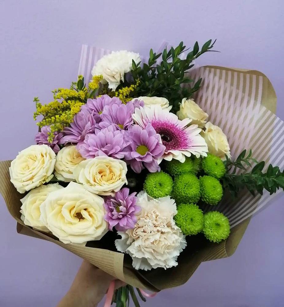 Букет цветов из: Хризантемы, Розы, Гвоздики и Герберы в Умбе