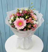 Букет цветов из:  Герберы, Альстромерии и Лизиантусы в Умбе