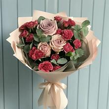 Букет цветов из:  Гвоздики и Розы в Умбе