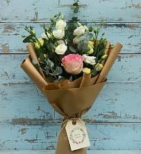 Букет цветов из:  Розы и Лизиантусы в Умбе