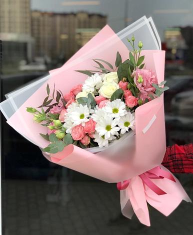 Букет цветов из: Розы, Лизиантусы и Хризантемы в Умбе