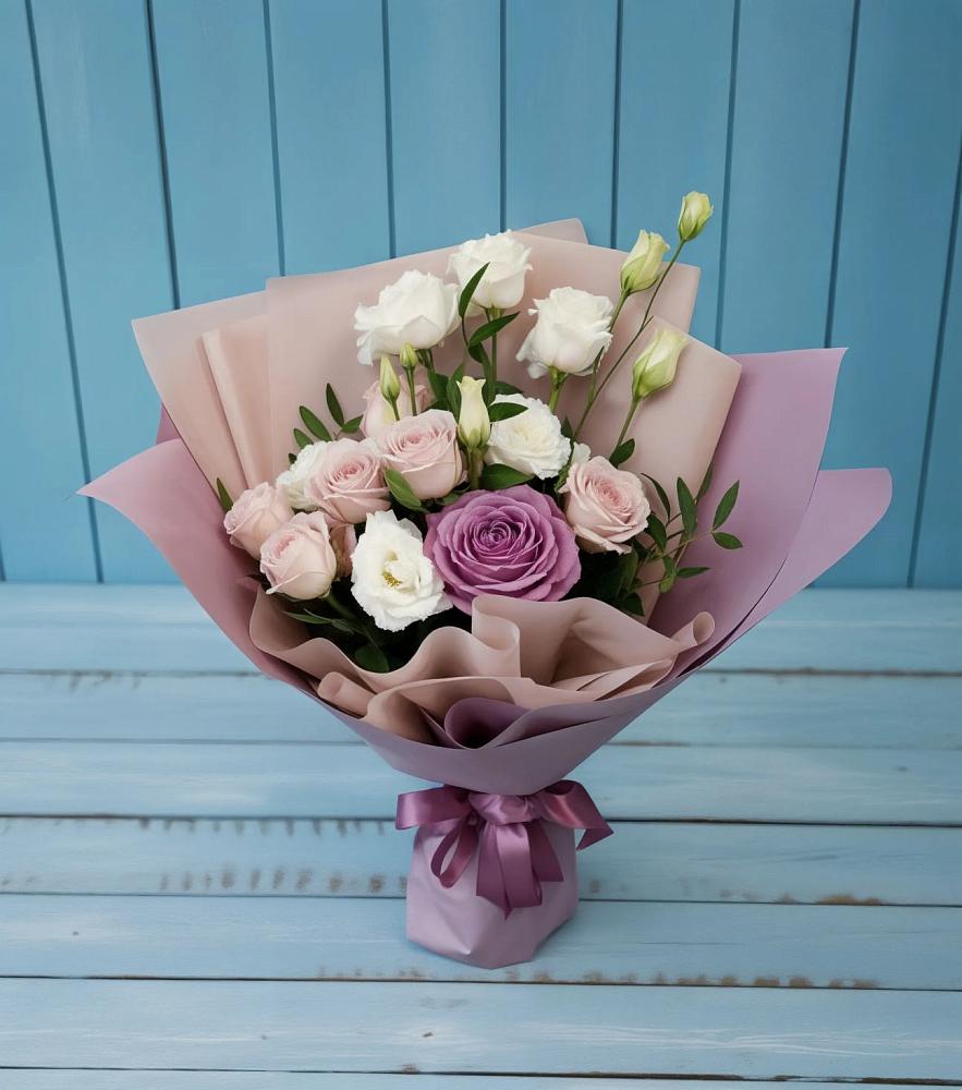 Букет цветов из: Розы и Лизиантусы в Умбе