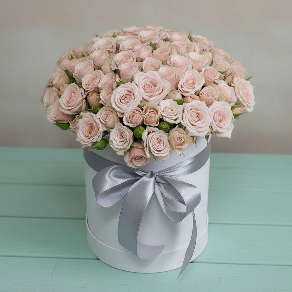 Цветочная композиция из Розы в шляпной коробке в Умбе